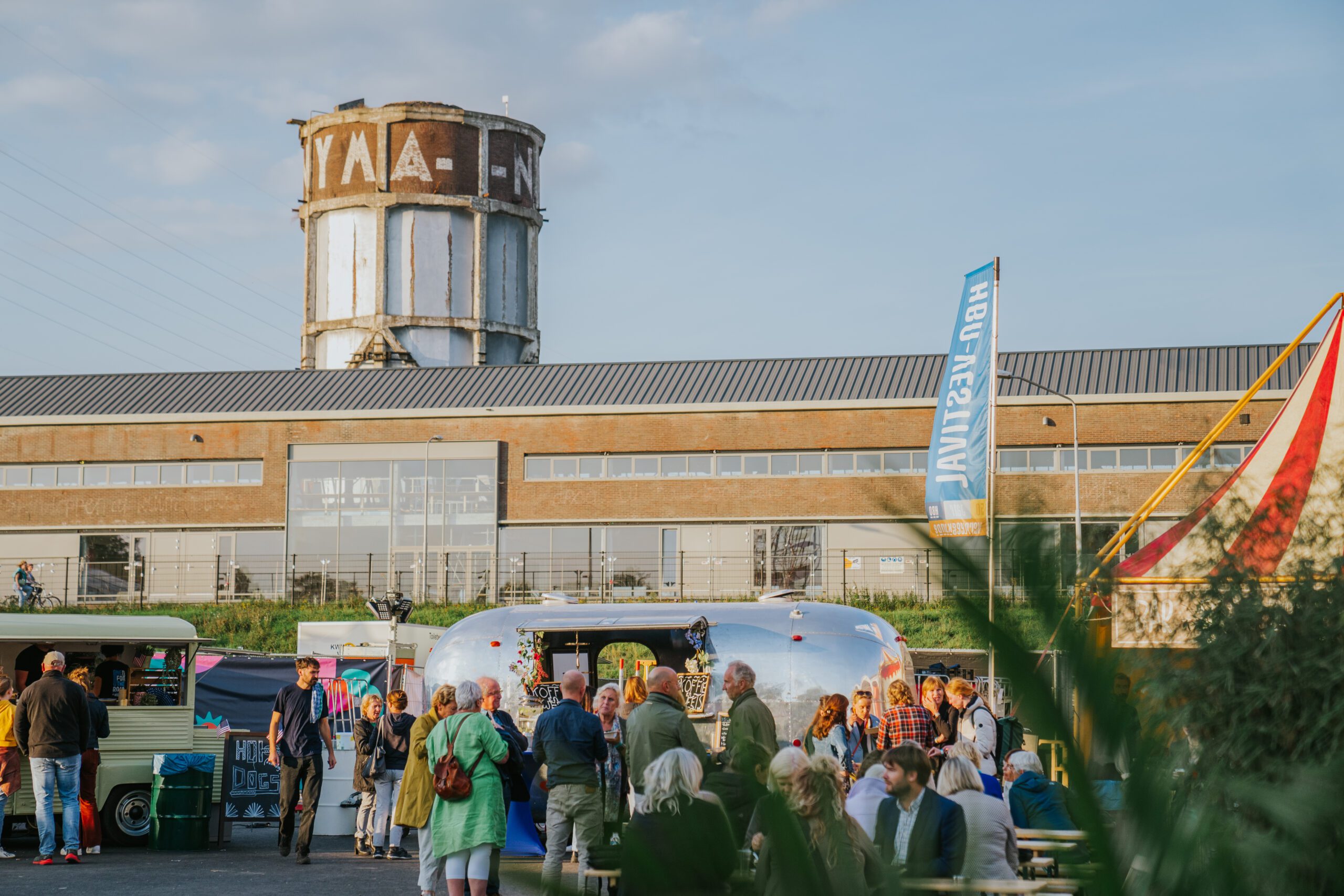 Industriële evenementenlocatie De Vasim in het NYMA-gebied voor groot corporate festival in Nijmegen.